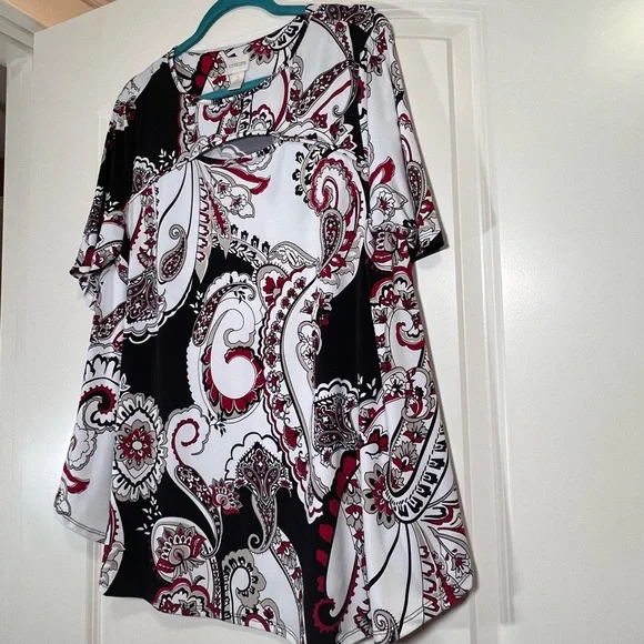Chico’s Women’s Size 2 ( Large ) | Short Sleeves Paisley Blouse | Keyhole Flowy - Picture 2 of 5